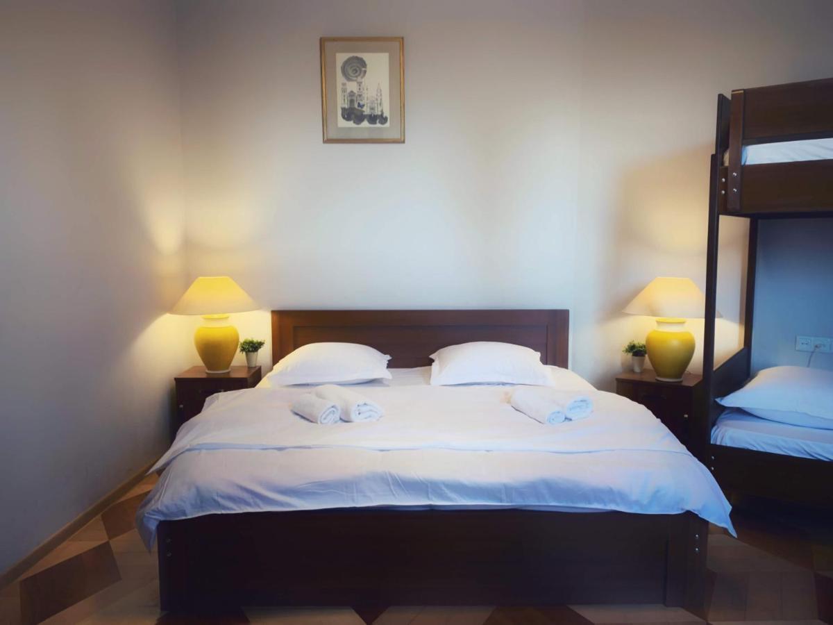 Griboedov Hostel & Suites Tbilisi Pokoj fotografie